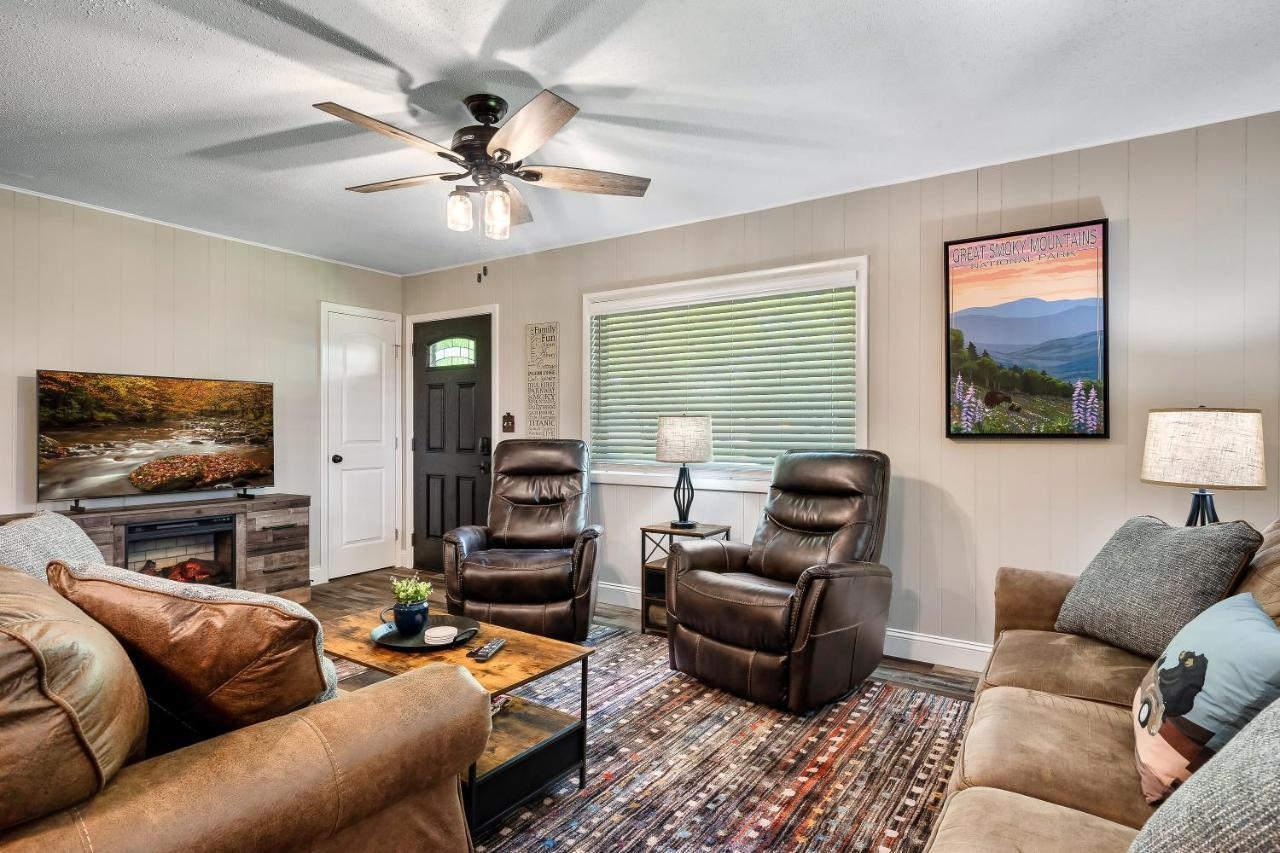 Modern Pigeon Forge Gem Near Dollywood, Gatlinburg & Smokies - 2 Mins To Pkwy & Strip, Hot Tub, Fire Pit, Cable, Hi-Speed Wifi Exterior foto